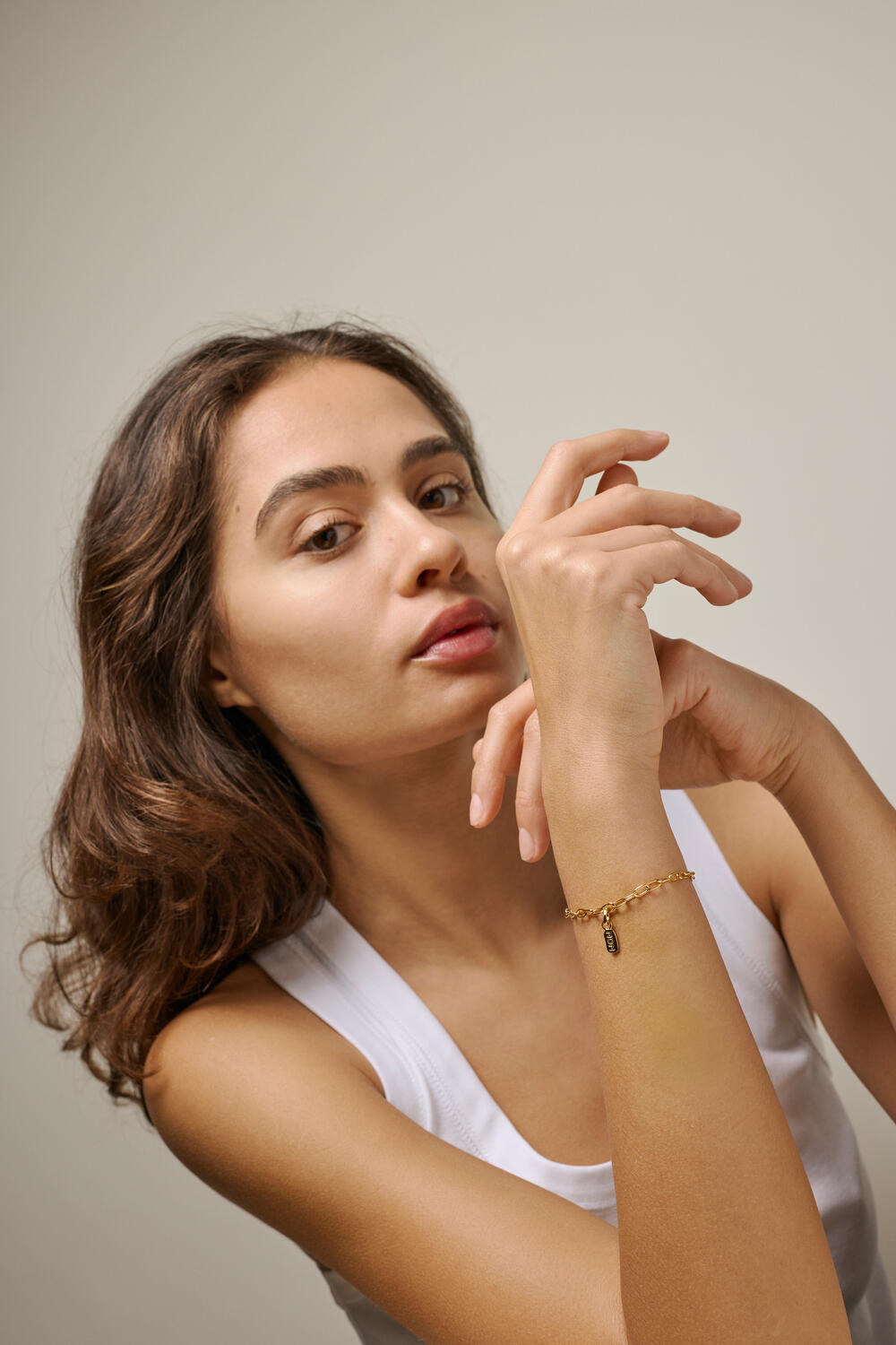 Medium Charm armbånd - guldfarvet